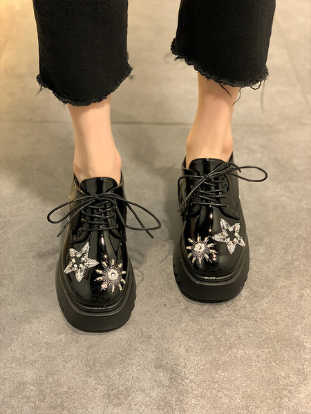 Naiste vabaajajalatsid tikandiga ja 7 cm platvormiga