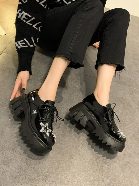 Naiste vabaajajalatsid tikandiga ja 7 cm platvormiga