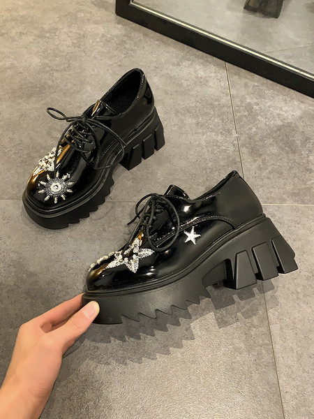 Naiste vabaajajalatsid tikandiga ja 7 cm platvormiga