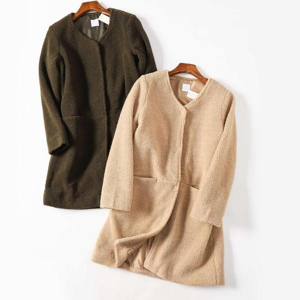 Есенно пухено палто с джобове и овално деколте