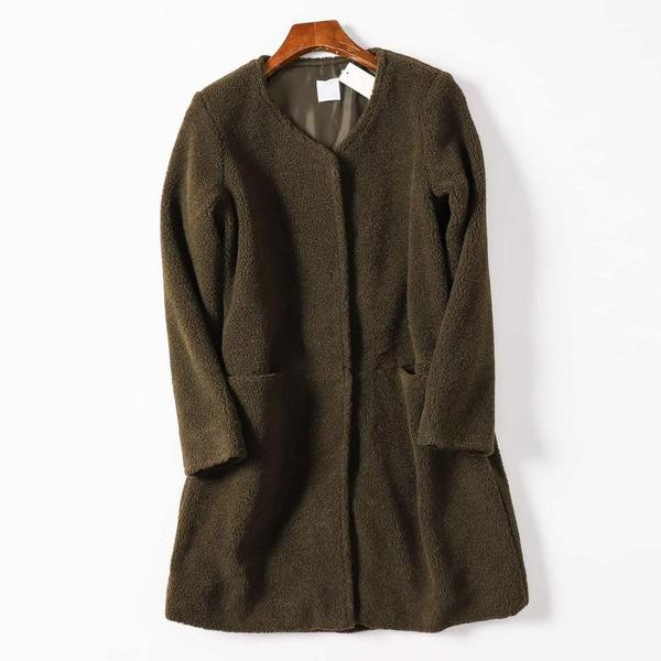 Есенно пухено палто с джобове и овално деколте