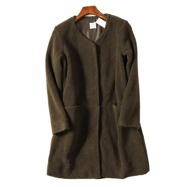 Есенно пухено палто с джобове и овално деколте