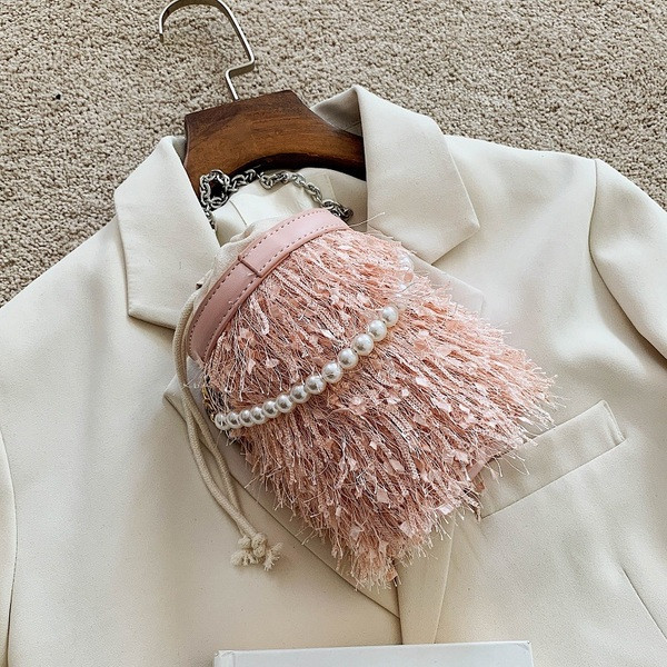 Novi model ženske torbe sa perlama i resicama