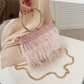 Moodne tuttide ja metallelementidega naistekott