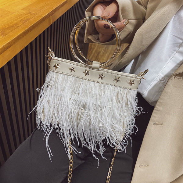 Moodne tuttide ja metallelementidega naistekott