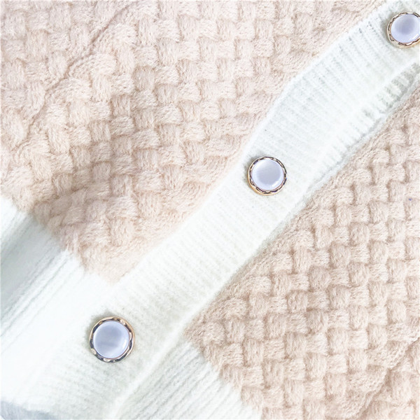 Moodne naiste vest nööpide, tülli ja spitsikaelusega