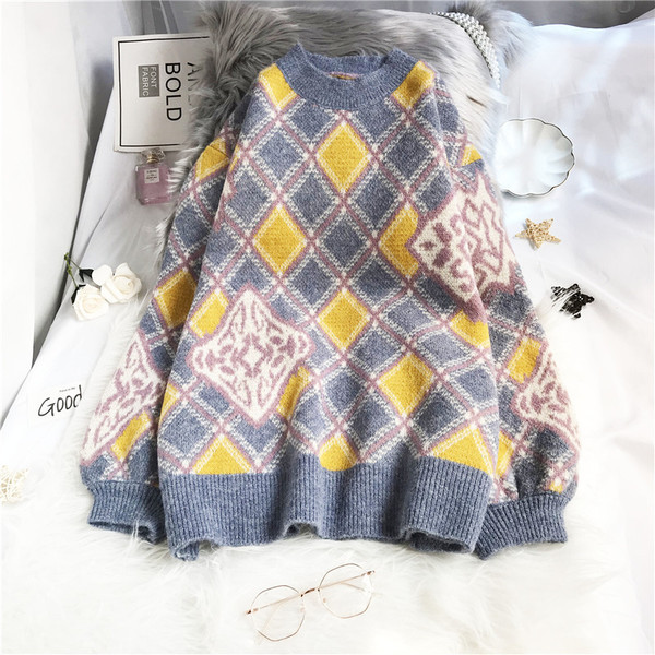 Naiste lilleline kampsun ovaalse kaelusega ja pikkade varrukatega