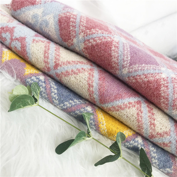 Naiste lilleline kampsun ovaalse kaelusega ja pikkade varrukatega