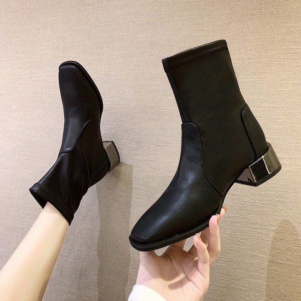 Naiste ökonahast saapad paksusega 4 cm kontsaga - musta värvi