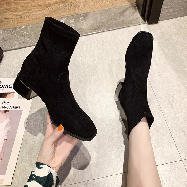 Naiste ökonahast saapad paksusega 4 cm kontsaga - musta värvi