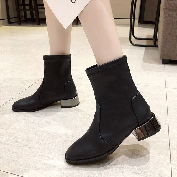 Naiste ökonahast saapad paksusega 4 cm kontsaga - musta värvi