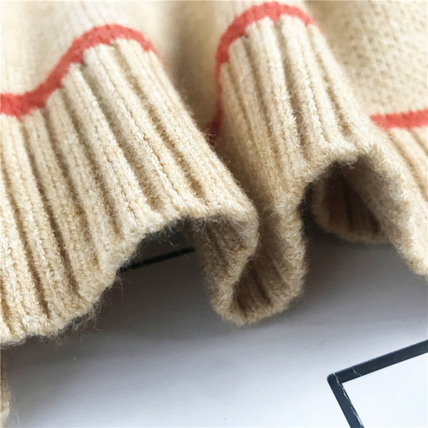 Naiste kootud kampsun ümara kaelusega mudeliga