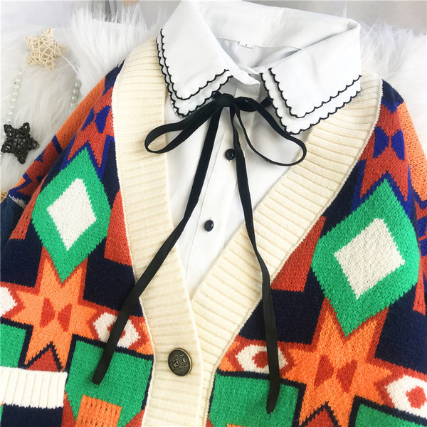 Vesta de dama cu decolteu spitz si buzunare