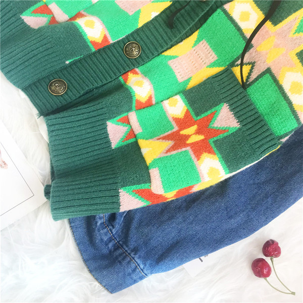 Vesta de dama cu decolteu spitz si buzunare