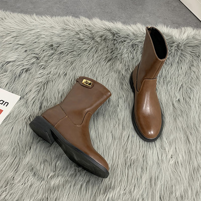 Casual γυναικείες μπότες με μεταλλικό στοιχείο