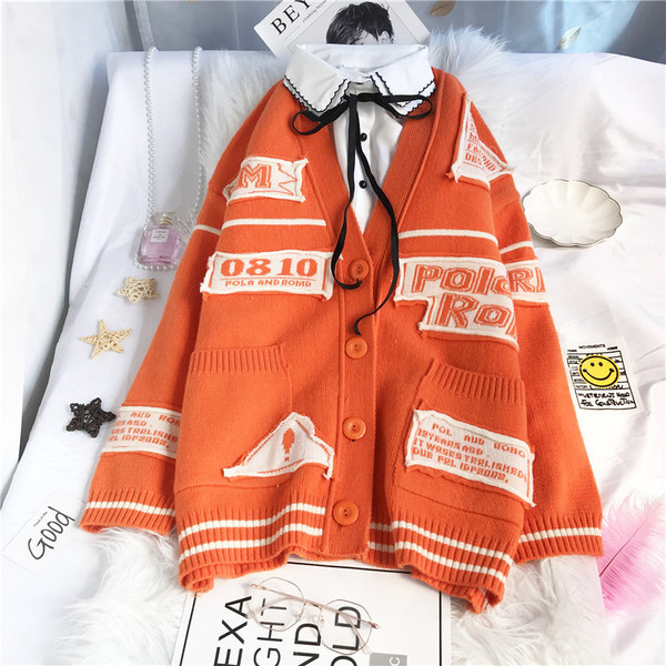 Uue mudeli naiste kampsun - spits-kaelusega ja nööpidega