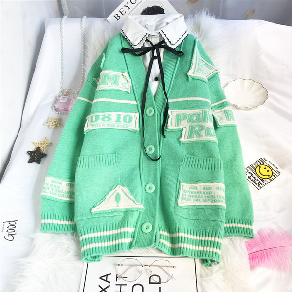 Uue mudeli naiste kampsun - spits-kaelusega ja nööpidega