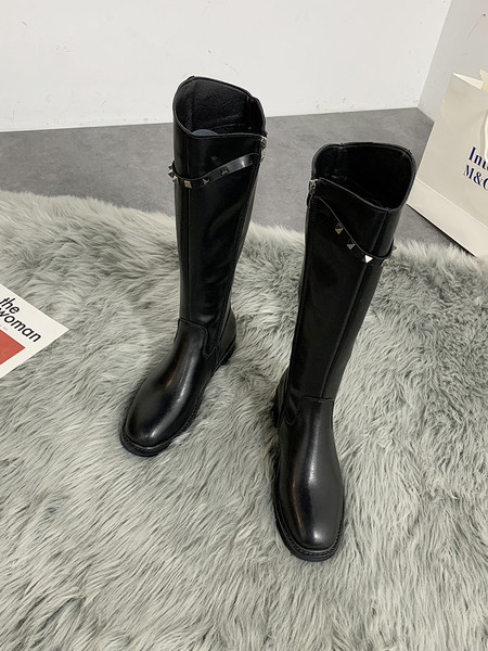 Öko-nahast metallist aasadega naiste saapad - musta värvi