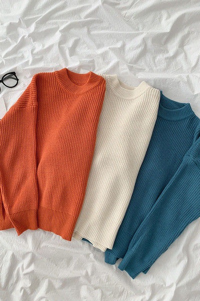 Γυναικείο πουλόβερ κλασικό  μοντέλο με στρογγυλή λαιμόκοψη