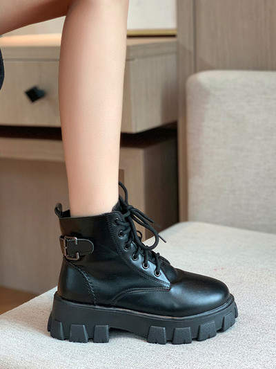 Γυναικείες μπότες με πλατφόρμα  5 cm και αγκράφα