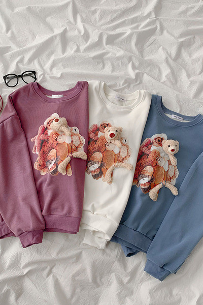 Naiste vabaaja pluus ümara kaelusega ja aplikatsiooniga