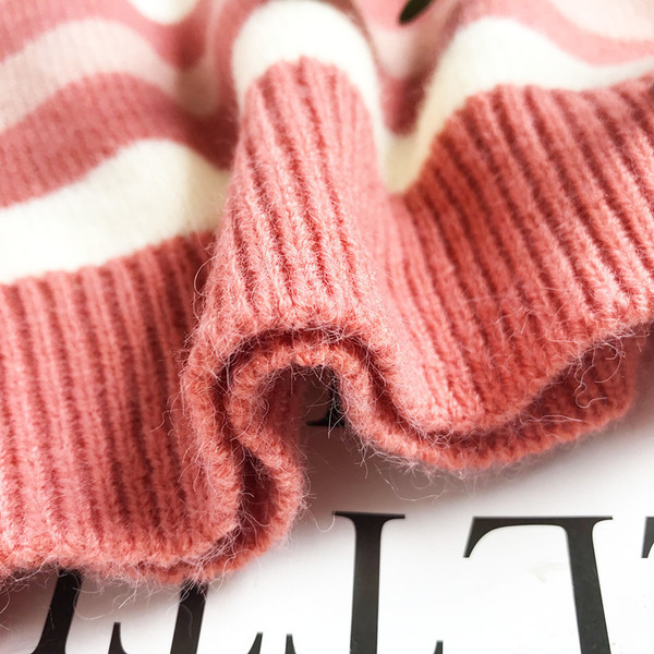 Moodne naiste triibuline ovaalse kaelusega kampsun