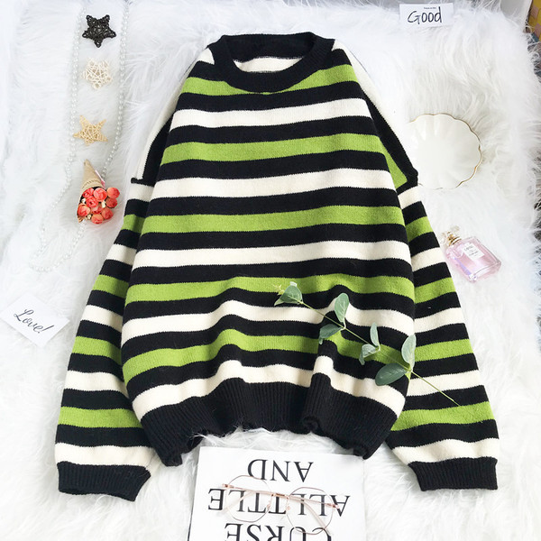 Moodne naiste triibuline ovaalse kaelusega kampsun