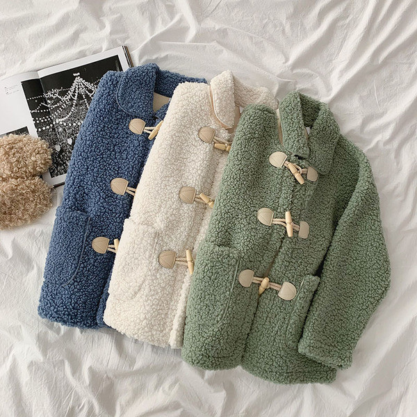 Moodne naiste nööpidega sulemantel