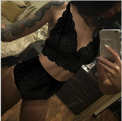 Γυναικείο σετ εσώρουχων από δαντέλα - μπούστο και μπικίνι