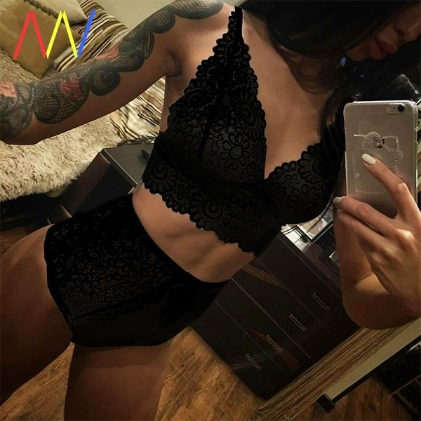 Γυναικείο σετ εσώρουχων από δαντέλα - μπούστο και μπικίνι