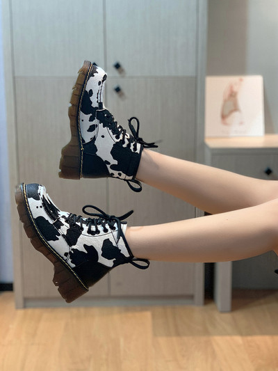 Casual γυναικείες μπότες με τραχιά σόλα σε μαύρο και άσπρο χρώμα