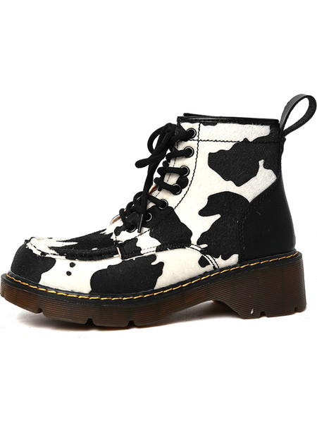 Kareda tallaga naiste vabaaja saapad must-valged