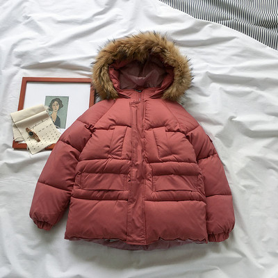 Naiste vabaaja sule ja lukuga talvejope