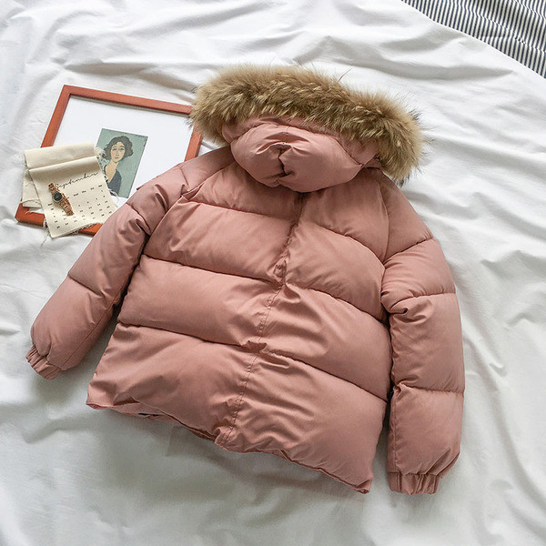 Naiste vabaaja sule ja lukuga talvejope