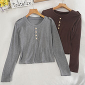 Naiste vabaaja nööpide ja ümara kaelusega pluus