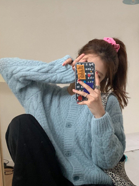 Κοντή γυναικεία ζακέτα με κουμπιά