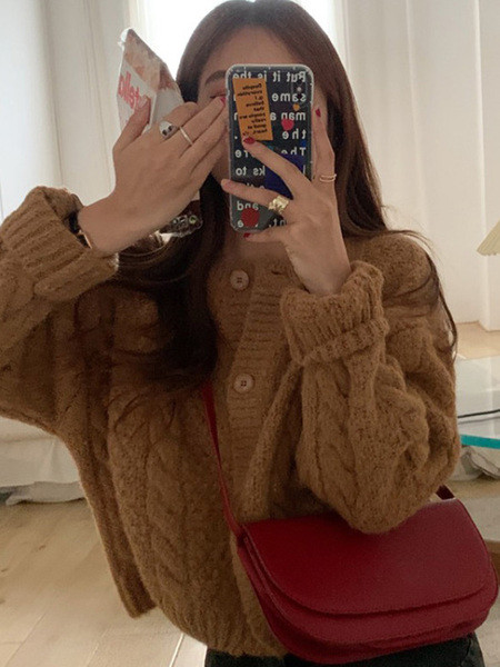 Κοντή γυναικεία ζακέτα με κουμπιά