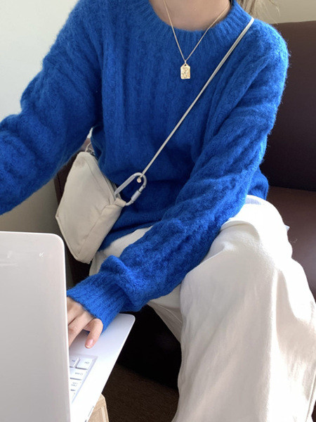 Μοντέρνο γυναικείο πουλόβερ με οβάλ λαιμόκοψη κλασικό μοντέλο