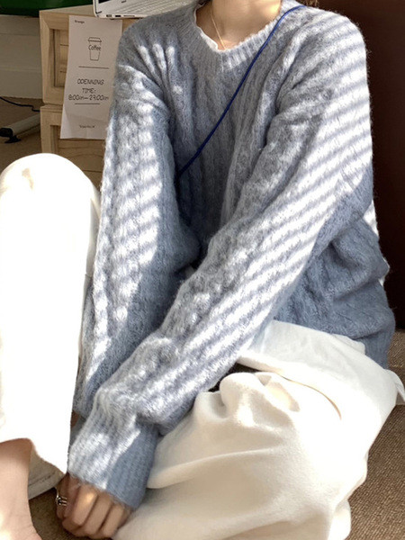 Moodne ovaalse kaelusega naiste kampsun tavaline mudel