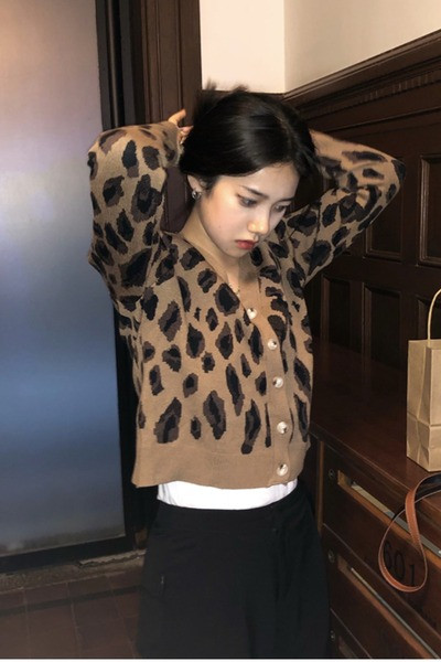 Moodne naiste lühike kardigan spits-kaelusega ja loomatrükiga