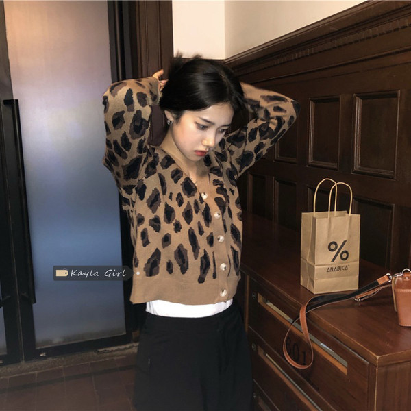 Moodne naiste lühike kardigan spits-kaelusega ja loomatrükiga