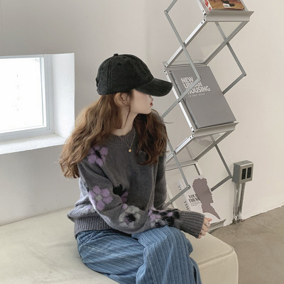 Moodne naiste kampsun ovaalse dekoltee ja lillemustriga