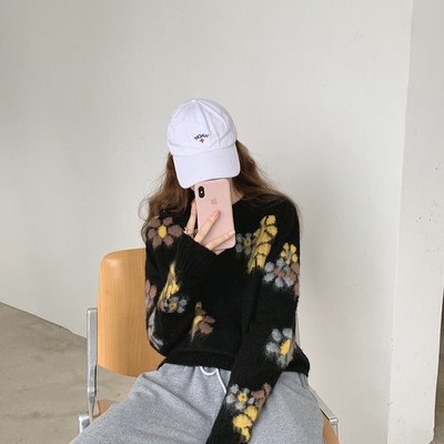 Moodne naiste kampsun ovaalse dekoltee ja lillemustriga