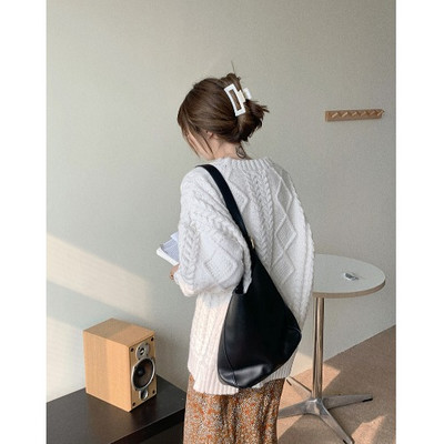 Moodne naiste kampsun lai ovaalse kaelusega mudel