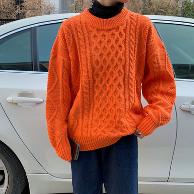 Ležeran ženski pulover širokog modela s ovalnim izrezom