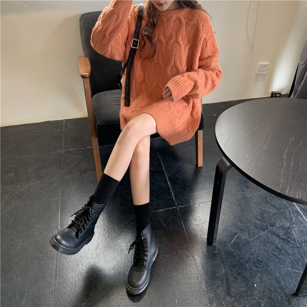 Γυναικείο φαρδύ πουλόβερ με οβάλ ντεκολτέ