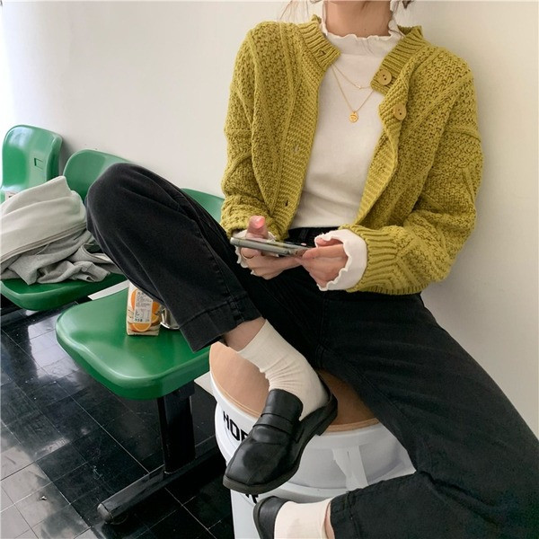 Praegune naiste lühike nööpidega kardigan