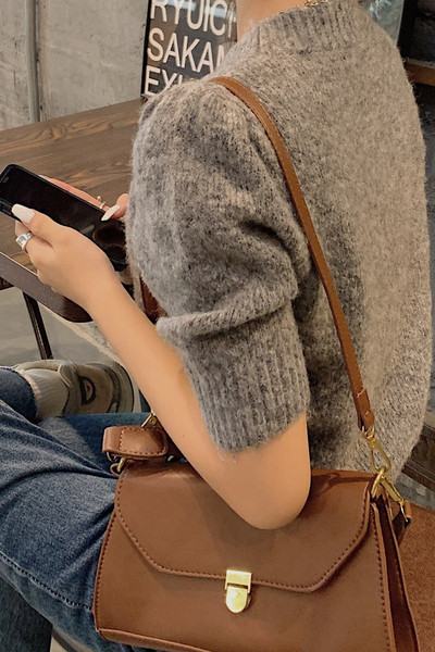 Praegune naiste kampsun ovaalse kaelusega ja 3/4 varrukatega