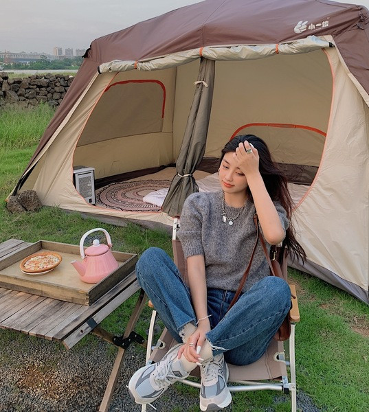 Praegune naiste kampsun ovaalse kaelusega ja 3/4 varrukatega