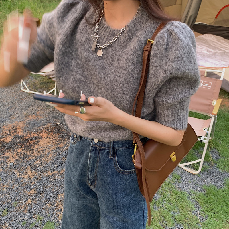 Praegune naiste kampsun ovaalse kaelusega ja 3/4 varrukatega